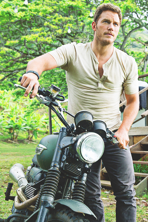  Jurassic World stills - Chris Pratt 