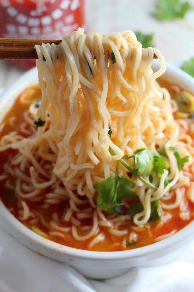 craving-nomz:  Spicy Sriracha Ramen Noodle Soup