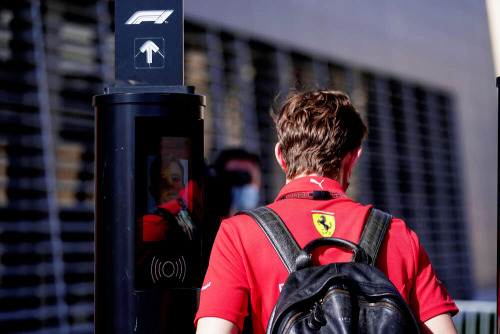 dams-racing:CALLUM ILOTTarrives at the track ahead of day three of the 2021 FIA Formula 1 Pre-Season