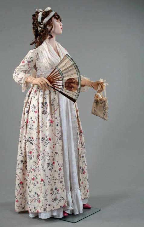 Printed Indienne open dress with linen skirt, England, 1795