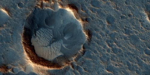 This image from the High Resolution Imaging Science Experiment (HiRISE) camera on NASA&rsquo;s M