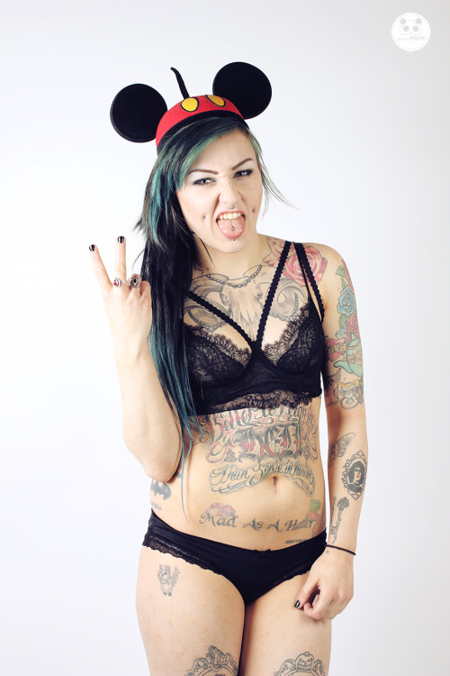 panda-face-mew:   So since I have a new studio now , every model I work with from now on will have t