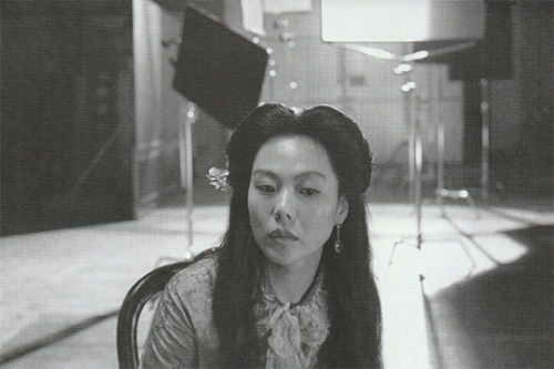 shesnake:  Kim Min-hee on the set of The Handmaiden (2016) dir. Park Chan-wook