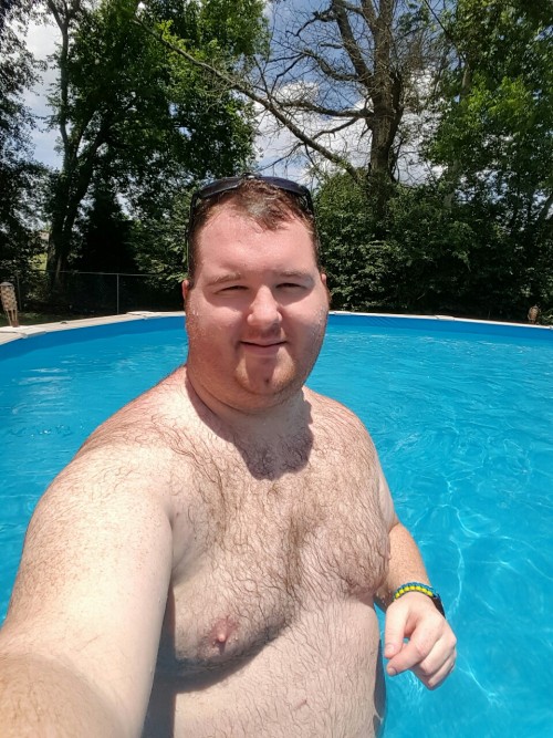 bamacub1:  Back in the pool today I’m gonna need someone to rub me down with aloe. :)
