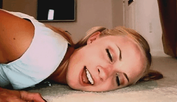 ahhpigtailgirls:  Nice to see you have fun!!