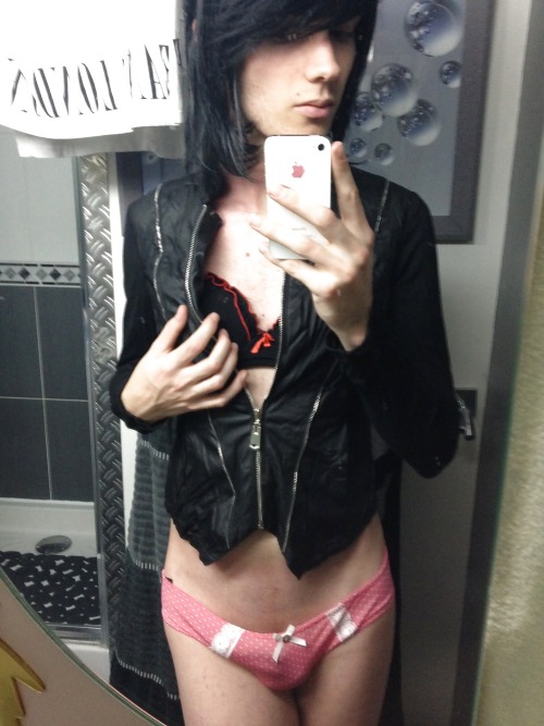 trappyfeet2:  http://xhamster.com/user/alexandra_tv 