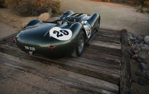 The Knobbly by Lister Motor Company.(via Lister Knobbly, un retour | Magazine sur la Mobilité)