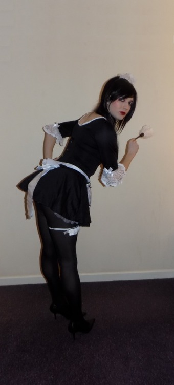 nicolebuxton:french maid - thought this might make some good captions :)