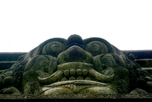 Candi Kidal, temple and kirthimukha detail, Java, photo by Anandajoti Bhikkhu