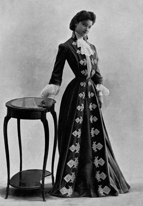 hoopskirtsociety:Préklin, visiting gown, 1902