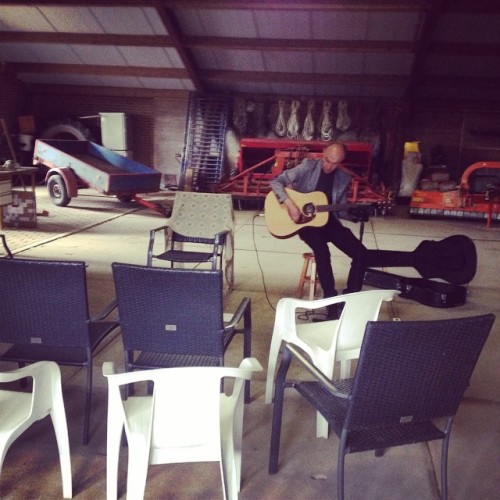 Sara Bonne played for a selected audiance in a barn today! In the middle of our songs the rain poured out of the sky. #fall