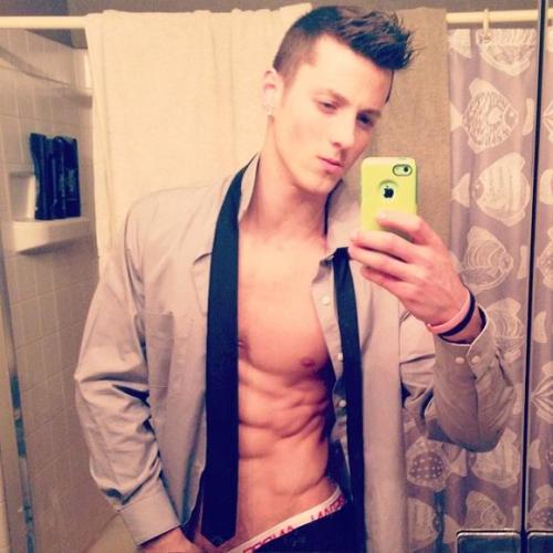 myfavouriteguysblog:  Zach Zeiler, model