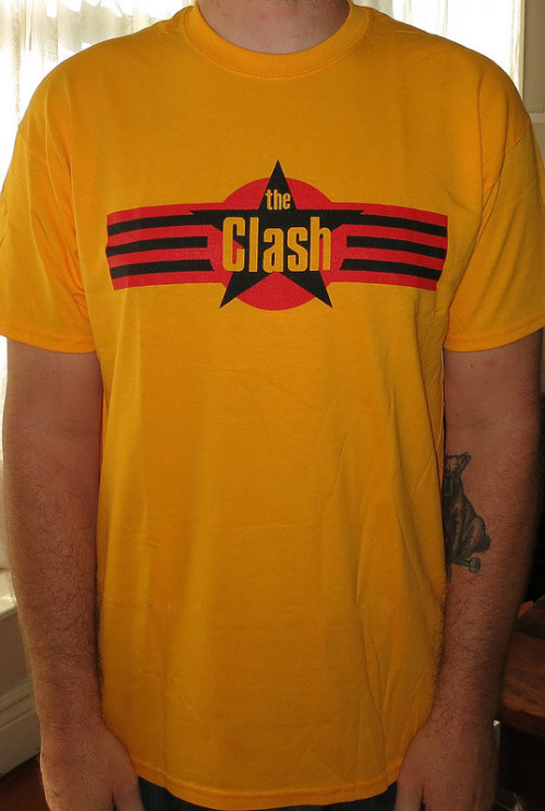 Day: 1137
Shirt: the Clash - Star and Bars
Color: Atheltic Yellow
Brand: Gilden
Source: this is just me saying happy birthday to one fine frontman , joe Strummer. Happy Birthday buddy. thanks for being punk.