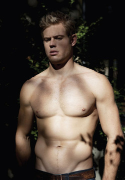 nix-lost-halo:  Trevor Donovan 