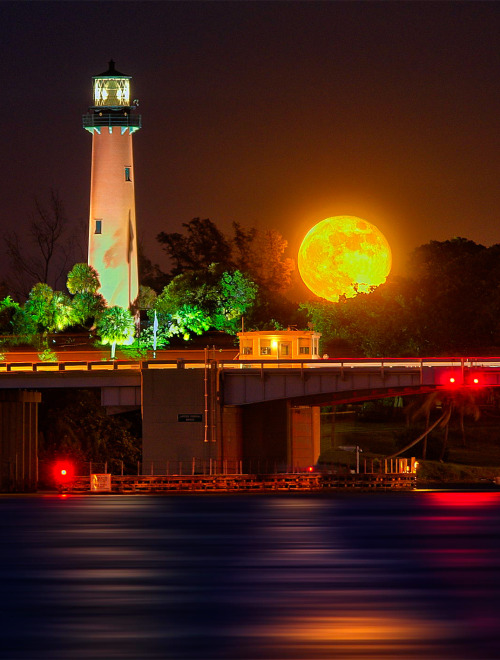 coiour-my-world:Glowing Moonrise over Jupiter Lighthouse, Florida ~ by Justin Kelefas