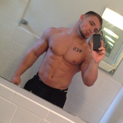 campusbeefcake:  ow, this hurts good in my pants