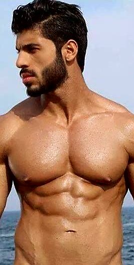barrypexsblog:  Fiki. Bulgarian Sexy, Sweaty Muscle Model &amp; Pop Singer.