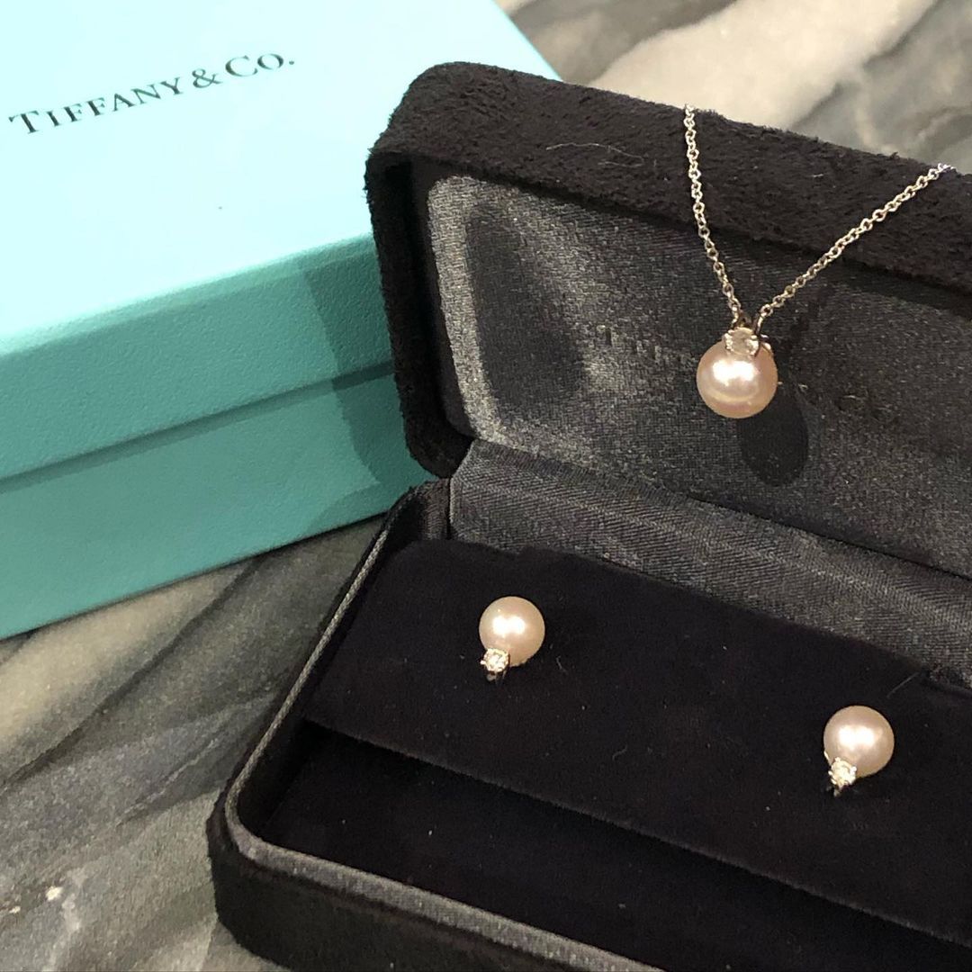 tiffany signature pearl pendant