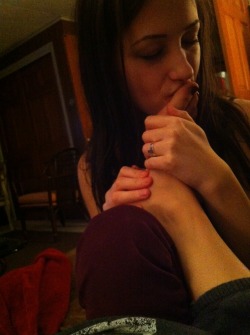 ilikegingerz:  Ugh a foot massage AND kisses? 