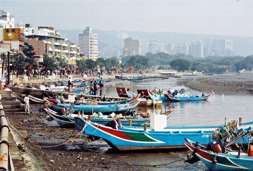 Tamsui Taiwan Tamsui is a seaside resort town easily accessible from Taipei using the MRT. It is a p