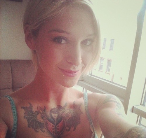 finofilipino:  La moza del día es Kleio Valentien.En el Arca de Fino su galería con 59 fotos + 3 vídeos.