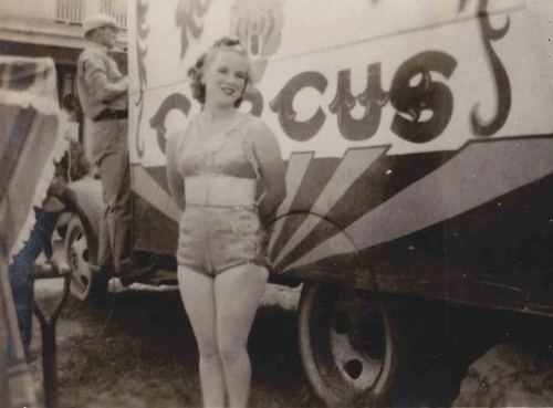 photosobscura:“Irene Scheelar - Rider - AcrobatRussell Bro’s Circus, 1940”www.instagram.com/
