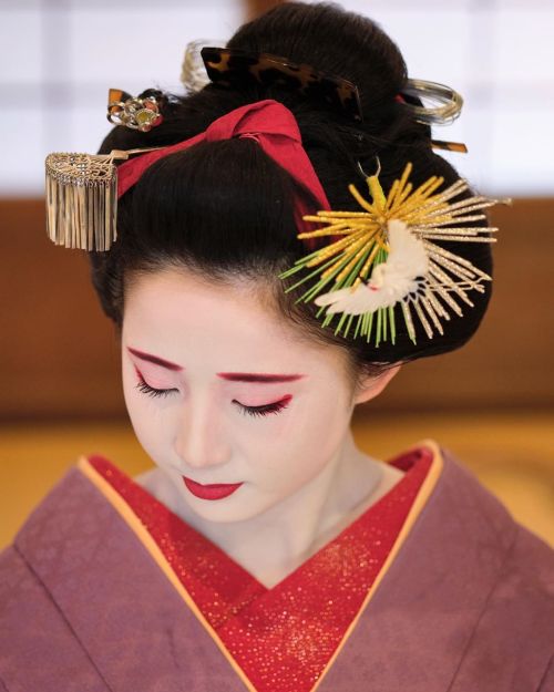 Gorgeous Maiko Umehina wearing sakkou hair style(SOURCE)