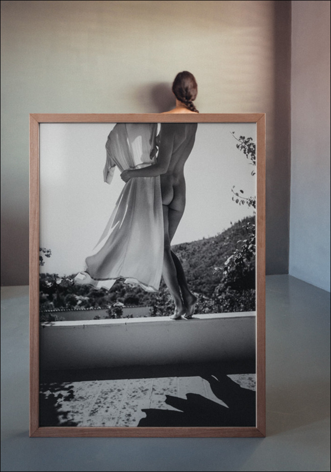 msjanssen: vikikollerova:   framed self-portrait within a self-portrait       (via