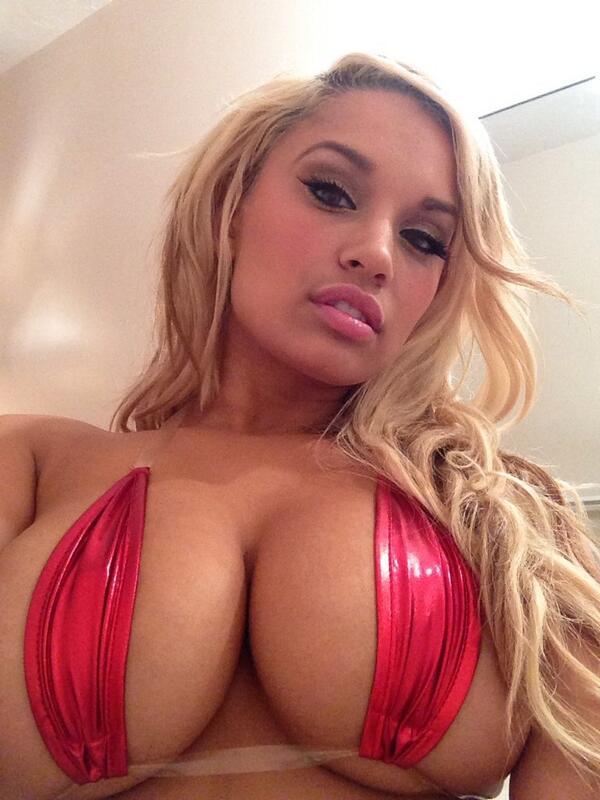 groove714:  J Kylie reposts…..she smoke!