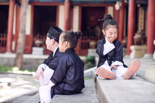 fuckyeahchinesefashion:China, the cutest Taoist and Taoist nun ever. 最萌小道士和小道姑