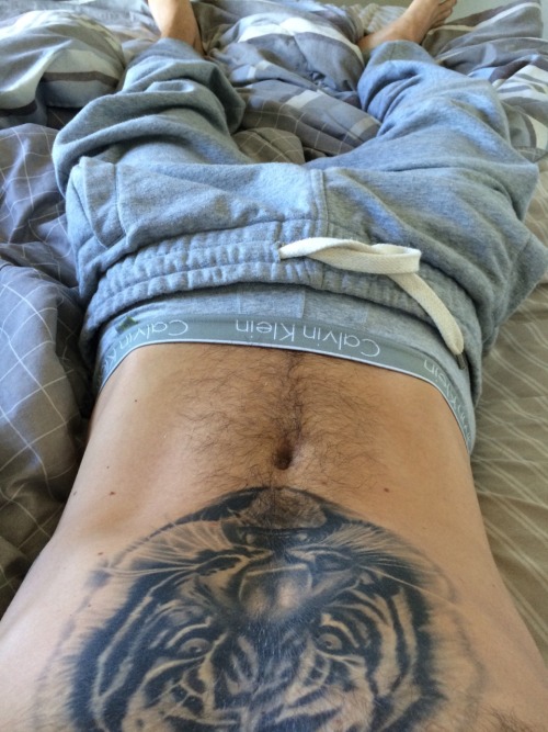 rhapsodybrohemian:  rhapsodybrohemian:  Lazy Sunday.  Seriously, my body would look 10x better with more hair.