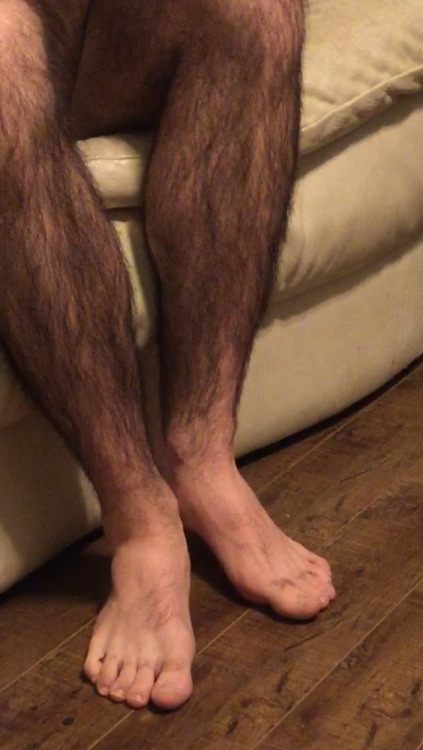 hairybittz:Furry legs. Wooof!