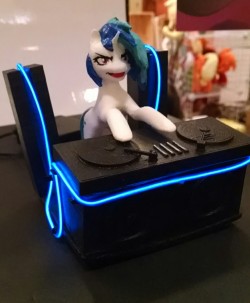 drbdnv:  This summer’s convention merch, Part Two: Vinyl Scratch Stage figure, with sound-activated lights. WOWEE!  x3! Eeeee~! ^w^!