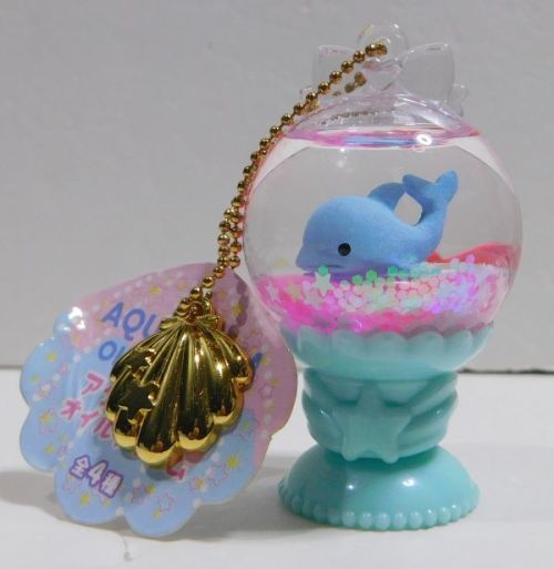 nullhexx:
“Dolphin aqua keychain, photo from ae86levin0025 on yahuoku
”