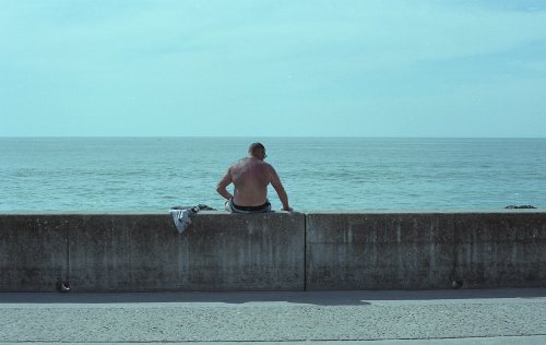 a-la-recherche:  Biarritz, mai 2016Canon EOS 3000, Kodak Portra 160Flickr / Facebook