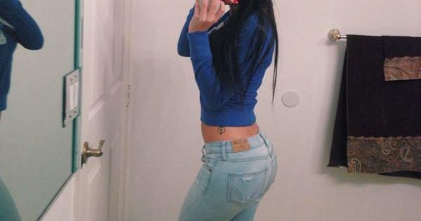 Just Pinned to Belfies in jeans: girls in tight jeans 9 These jeans never stood a