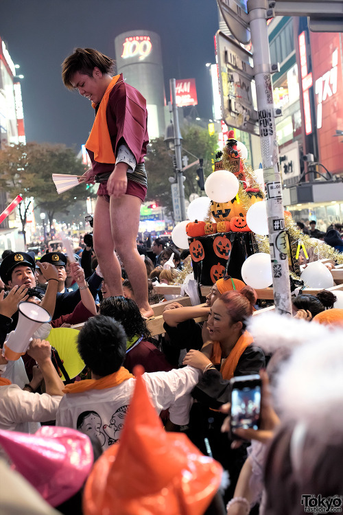 This group of people decided to mix modern Halloween with traditional Japanese culture. They made a 