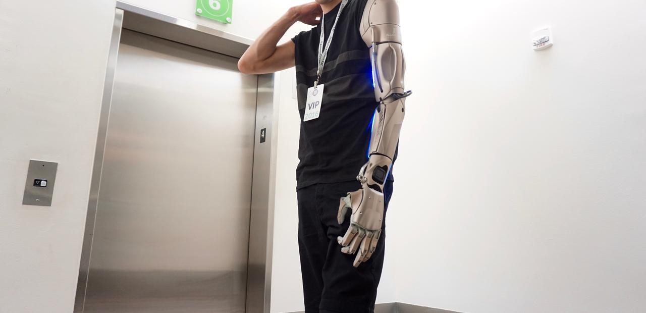 the-future-now:  This might be the most high tech video-game inspired prosthetic