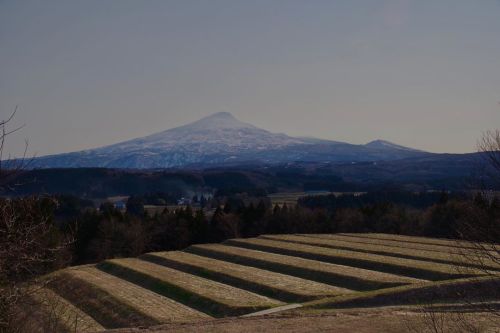 座禅堂下からの鳥海山 #国際座禅堂#矢島からの鳥海山#akitavision#3月のあきたびじょん2020#アキタミライ20203月#マリフォト2020年4月うきうき#行くぜ東