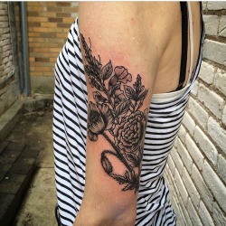 fuckyeahtattoos:  A peony, a snap dragon