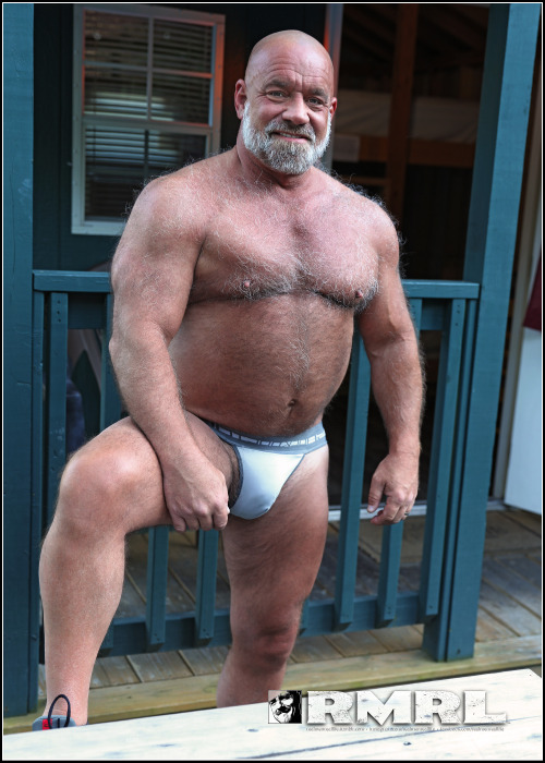 Papabear Scott relaxed at the campground, drank a beer and showed me his jockstrap.  ❤️