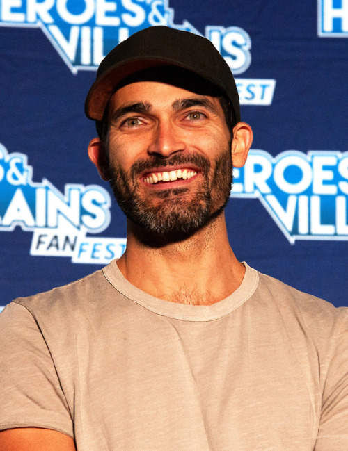 stellina-4ever: Tyler Hoechlin during Heroes &amp; Villan FanFest - 2018