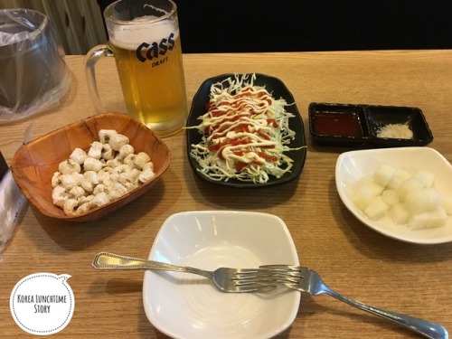 korealunchtimestory: Crispy fry chicken and the beer is a best way for remove the STRESS!!!