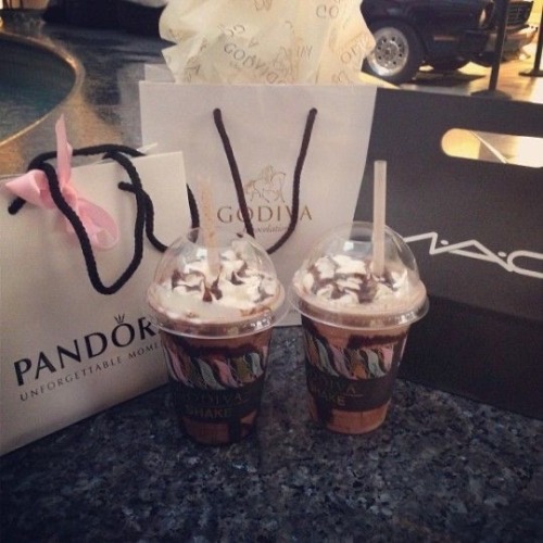 This User Is A Shopaholic