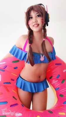 rabbureblogs:Shot my Dva bikini set today!!