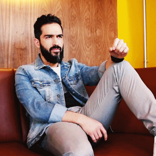 somanygorgeousmen:Alfonso Herrera behind the scenes of a shoot for Open Magazine.