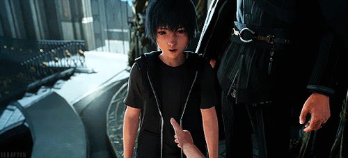 sarapyon:  Iggy &amp; Noct’s friendship handshake ｡ﾟ(ﾟ´Д｀ﾟ)ﾟ｡