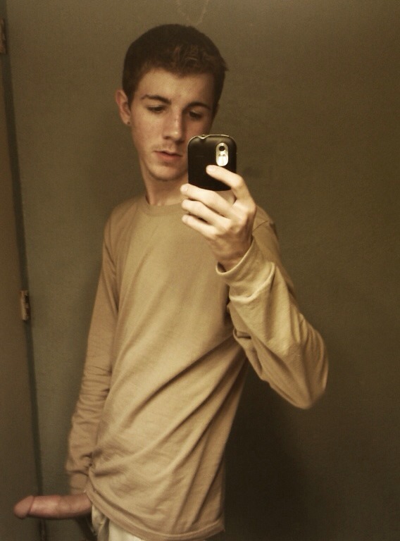 ksufraternitybrother:  Twink with a huge wang!!!  KSU-Frat Guy:  Over 30,000 followers