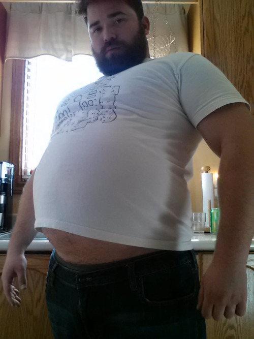 gurglygutguy:  virgo-bear:  truenorthstrongfree:  April 6 - rounded April photo-a-day challenge. Me sticking my gut out as far as I can.  Woof!  *sproing*