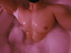 oldfateful-deactivated20220318:Your friendly neighborhood bath slut. 